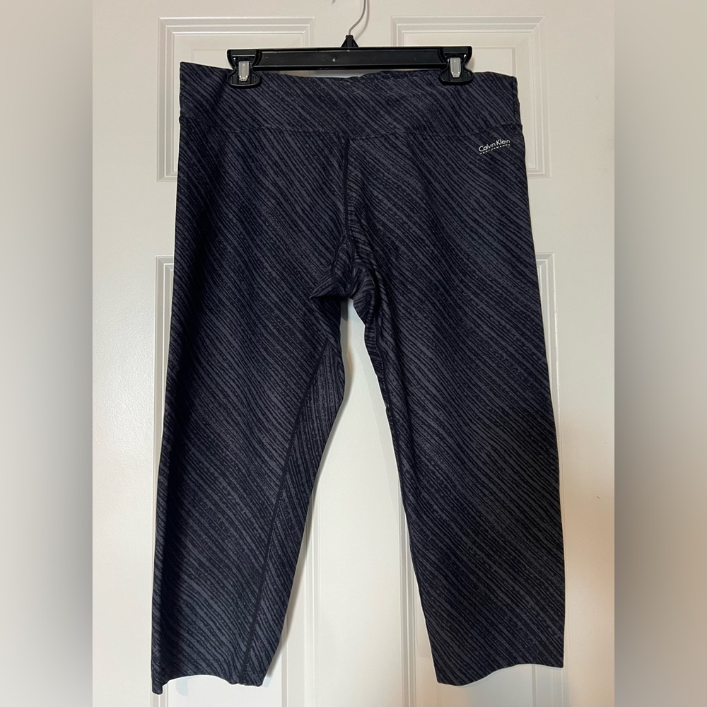 EUC Calvin Klein Performance cropped work out leggings. Size XXL.